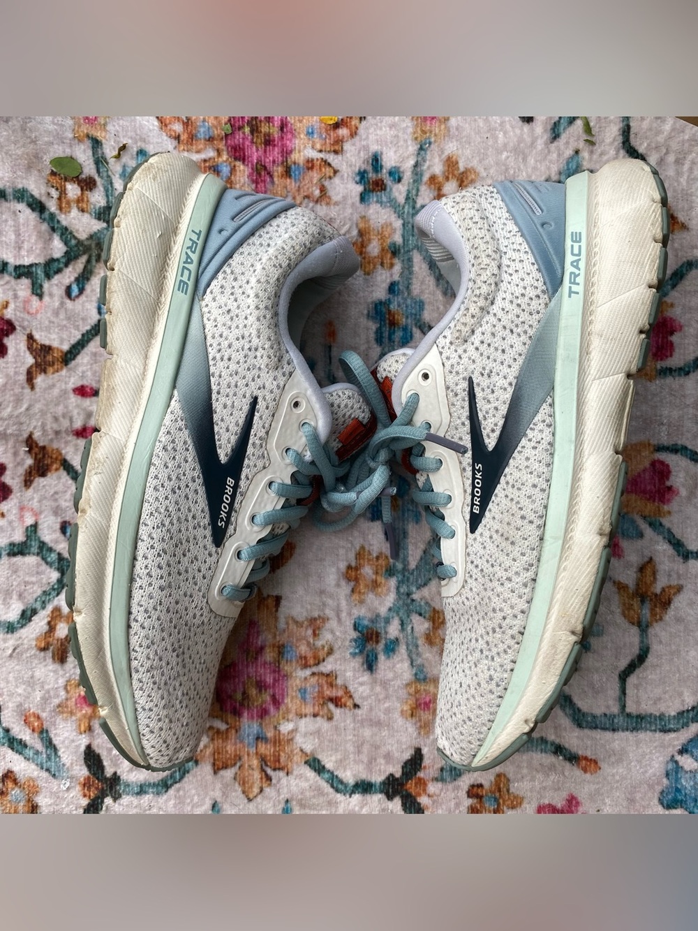 Brooks Trace Women's Light Gray & Blue Running Sneakers sz 6.5